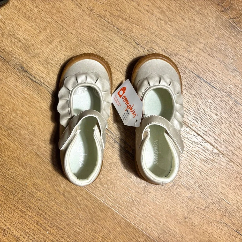 NWT Oomphies Amina Ruffled Mary Jane Shoes Girls Slip On Ruffle Metallic Gold 12